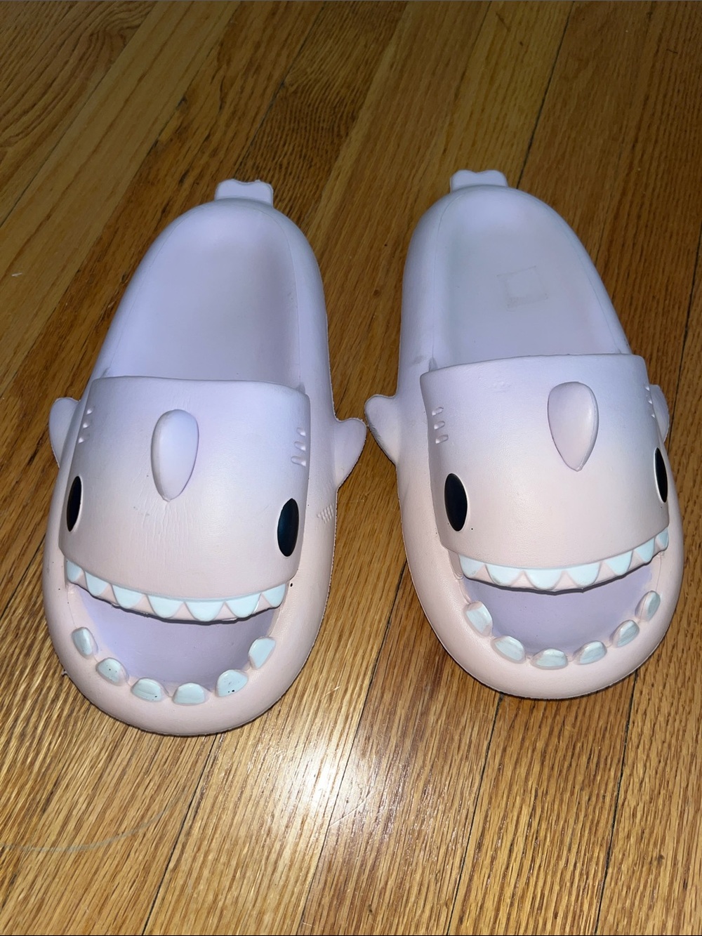 SHEIN Light Pink Ombré Shark Slip-On